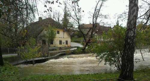 narasel-potok-tezka-voda-poplavil