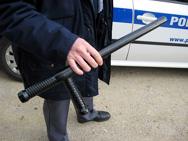 Policisti pridržali 44-letnika iz Brežic, ki naj bi nekajkrat zabodel 35-letnika